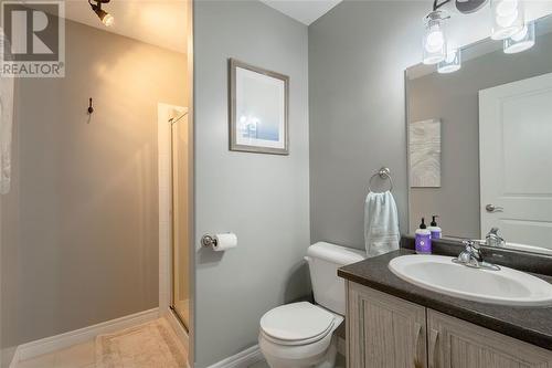 4052 Applewood Drive, Petrolia, ON - Indoor Photo Showing Bathroom