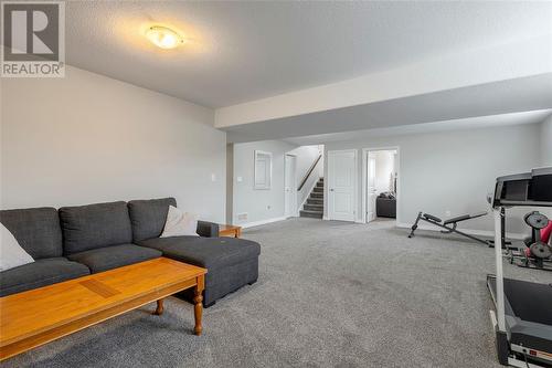 4052 Applewood Drive, Petrolia, ON - Indoor Photo Showing Living Room