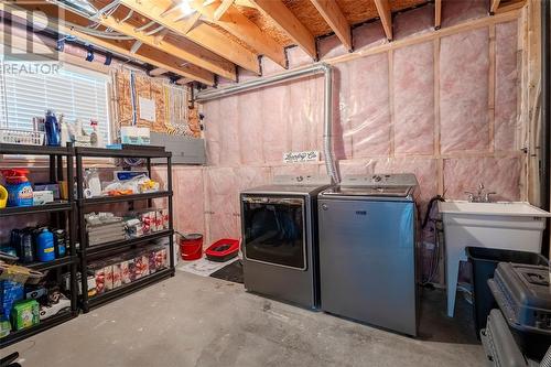 4052 Applewood Drive, Petrolia, ON - Indoor Photo Showing Laundry Room