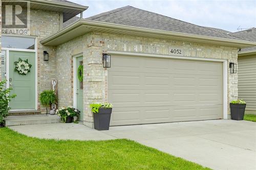 4052 Applewood Drive, Petrolia, ON - Outdoor