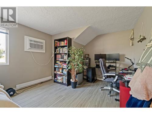 305 Cambie Road, Kelowna, BC - Indoor Photo Showing Office