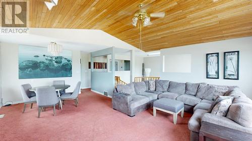 3838 15 Avenue, Vernon, BC - Indoor Photo Showing Living Room