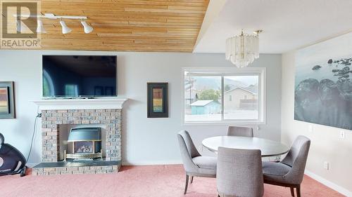 3838 15 Avenue, Vernon, BC - Indoor With Fireplace
