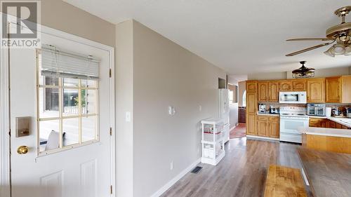 3838 15 Avenue, Vernon, BC - Indoor Photo Showing Kitchen