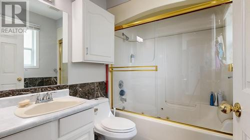 3838 15 Avenue, Vernon, BC - Indoor Photo Showing Bathroom