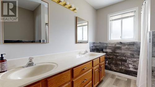 3838 15 Avenue, Vernon, BC - Indoor Photo Showing Bathroom