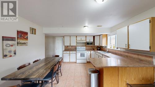 3838 15 Avenue, Vernon, BC - Indoor Photo Showing Kitchen With Double Sink