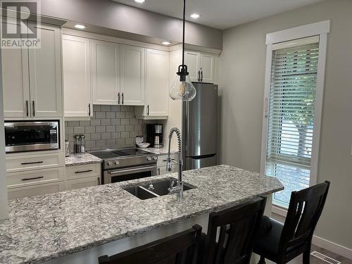 900 Bighorn Boulevard Unit# 919, Radium Hot Springs, BC - Indoor Photo Showing Kitchen With Double Sink With Upgraded Kitchen