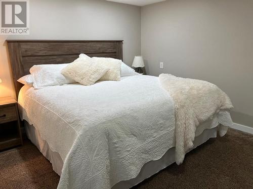 900 Bighorn Boulevard Unit# 919, Radium Hot Springs, BC - Indoor Photo Showing Bedroom