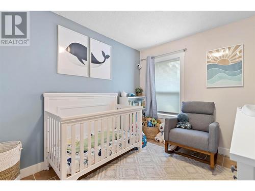 889 Cadder Avenue, Kelowna, BC - Indoor Photo Showing Bedroom