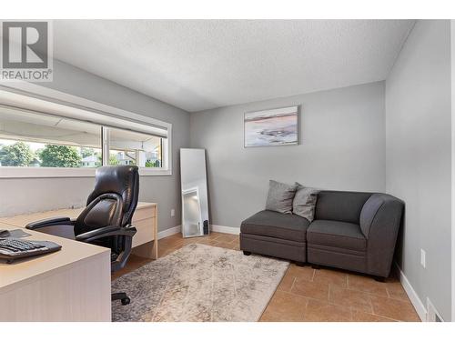 889 Cadder Avenue, Kelowna, BC - Indoor Photo Showing Office