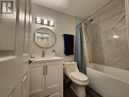 889 Cadder Avenue, Kelowna, BC - Indoor Photo Showing Bathroom