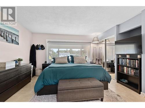 889 Cadder Avenue, Kelowna, BC - Indoor Photo Showing Bedroom