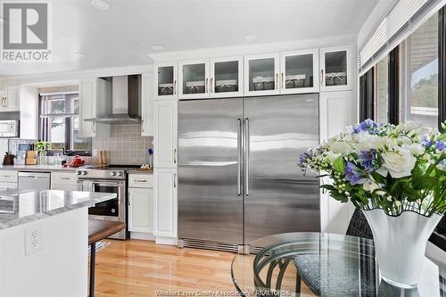 6725 Riverside Drive East, Windsor, ON - Indoor Photo Showing Kitchen With Upgraded Kitchen