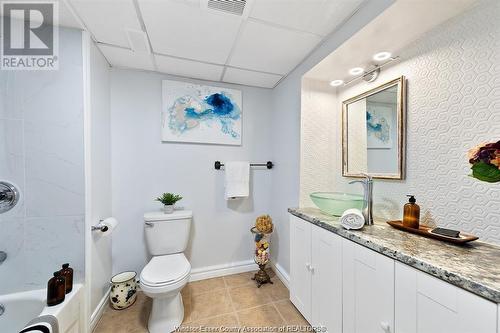 6725 Riverside Drive East, Windsor, ON - Indoor Photo Showing Bathroom