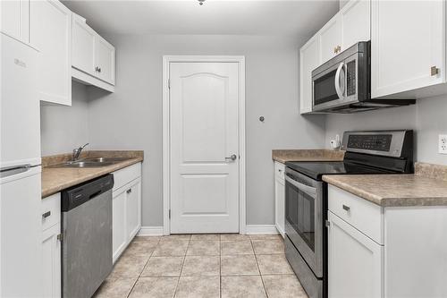 6350 Dorchester Road|Unit #113, Niagara Falls, ON - Indoor Photo Showing Kitchen With Double Sink
