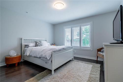68 Parkside Drive, St. Catharines, ON - Indoor Photo Showing Bedroom