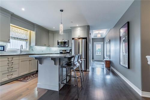 68 Parkside Drive, St. Catharines, ON - Indoor Photo Showing Kitchen With Upgraded Kitchen