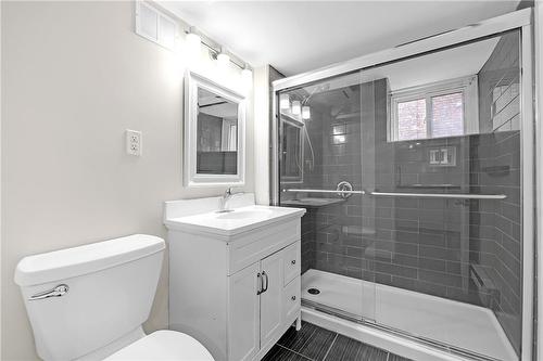 100 Balsam Avenue S, Hamilton, ON - Indoor Photo Showing Bathroom