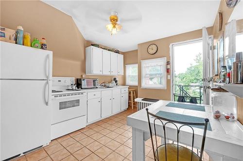 100 Balsam Avenue S, Hamilton, ON - Indoor Photo Showing Kitchen