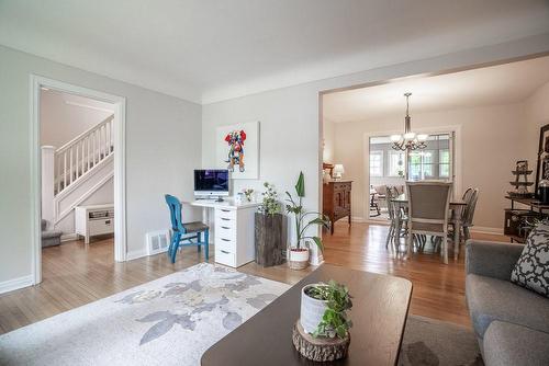 68 Cloverhill Road, Hamilton, ON - Indoor Photo Showing Living Room