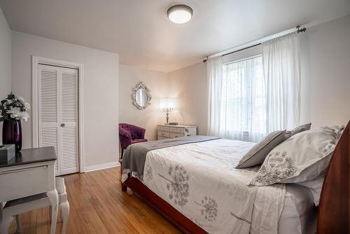 68 Cloverhill Road, Hamilton, ON - Indoor Photo Showing Bedroom