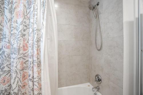68 Cloverhill Road, Hamilton, ON - Indoor Photo Showing Bathroom