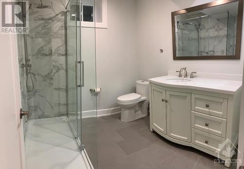 124 Boteler Street, Ottawa, ON - Indoor Photo Showing Bathroom