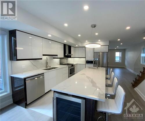 124 Boteler Street, Ottawa, ON - Indoor Photo Showing Kitchen With Double Sink With Upgraded Kitchen