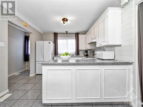 2576 Roman Avenue, Ottawa, ON - Indoor Photo Showing Kitchen