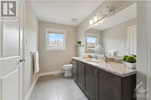 123 Sweetwater Lane, Kanata, ON - Indoor Photo Showing Bathroom
