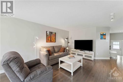 123 Sweetwater Lane, Kanata, ON - Indoor Photo Showing Living Room
