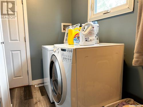 331 32Nd Street, Battleford, SK - Indoor Photo Showing Laundry Room