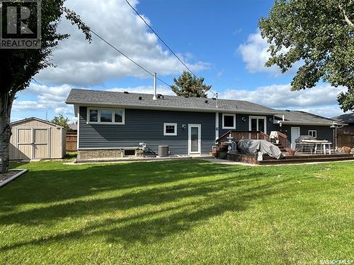 331 32Nd Street, Battleford, SK - Outdoor With Deck Patio Veranda