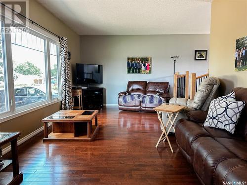 331 32Nd Street, Battleford, SK - Indoor Photo Showing Living Room