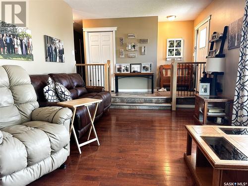 331 32Nd Street, Battleford, SK - Indoor Photo Showing Living Room