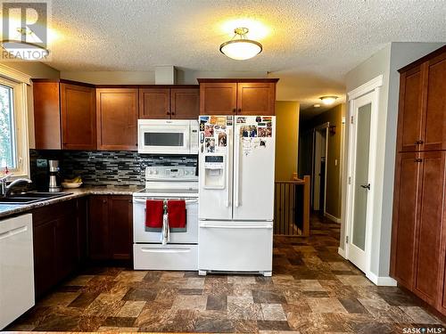 331 32Nd Street, Battleford, SK - Indoor Photo Showing Kitchen