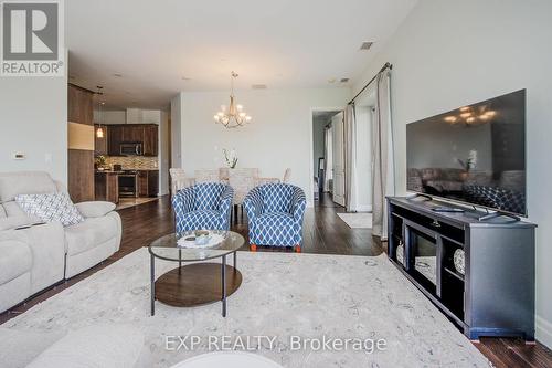 102 - 223 Erb Street W, Waterloo, ON - Indoor Photo Showing Living Room