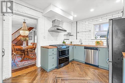 16 Walter Street, Guelph (Two Rivers), ON - Indoor Photo Showing Kitchen With Upgraded Kitchen