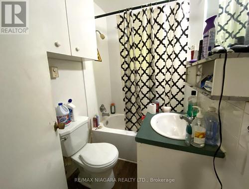 11 Duke Street, St. Catharines, ON - Indoor Photo Showing Bathroom