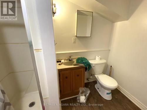 11 Duke Street, St. Catharines, ON - Indoor Photo Showing Bathroom