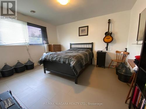 11 Duke Street, St. Catharines, ON - Indoor Photo Showing Bedroom