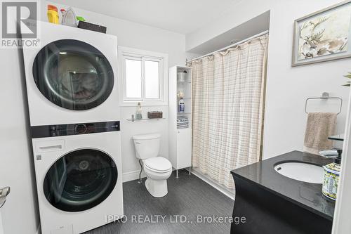 1006 Queen'S Boulevard, Kitchener, ON - Indoor Photo Showing Laundry Room