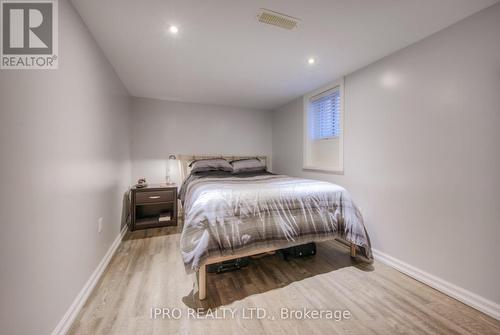 1006 Queen'S Boulevard, Kitchener, ON - Indoor Photo Showing Bedroom