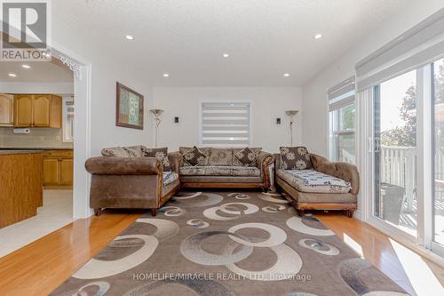 120 Karalee Crescent, Cambridge, ON - Indoor Photo Showing Living Room