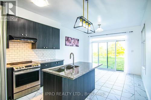 112 Queen Mary Boulevard, Hamilton, ON - Indoor Photo Showing Kitchen With Upgraded Kitchen