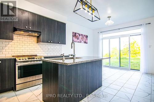 112 Queen Mary Boulevard, Hamilton, ON - Indoor Photo Showing Kitchen With Upgraded Kitchen