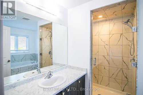 112 Queen Mary Boulevard, Hamilton, ON - Indoor Photo Showing Bathroom