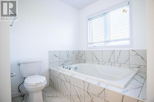 112 Queen Mary Boulevard, Hamilton, ON - Indoor Photo Showing Bathroom