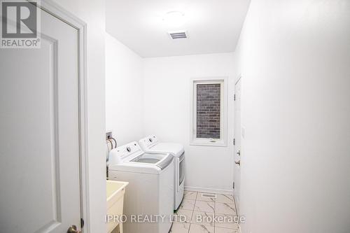 112 Queen Mary Boulevard, Hamilton, ON - Indoor Photo Showing Laundry Room